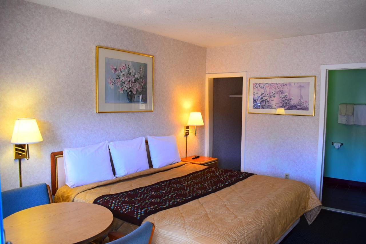 Pocono Night Lodge Bartonsville Exterior foto